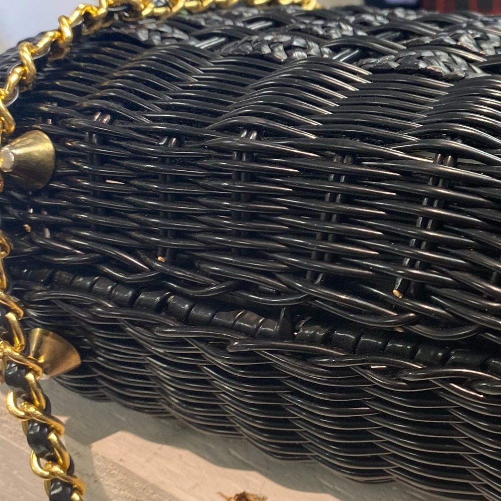 Rattan Benchmade Leather Works Inc. Purse - Picture 8 of 11